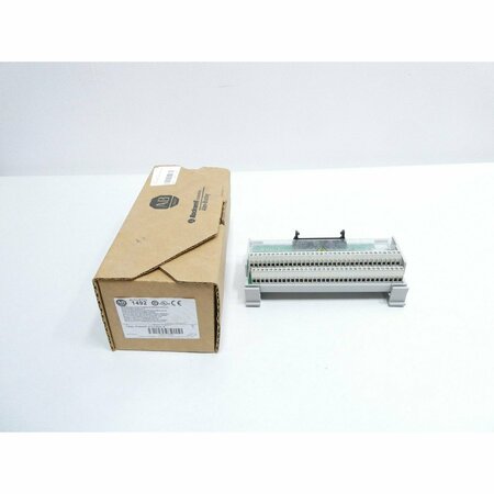 ALLEN BRADLEY 40PT ISOLATED FUSIBLE INTERFACE SER C OTHER PLC AND DCS MODULE 1492-IFM40F-FS120A-4